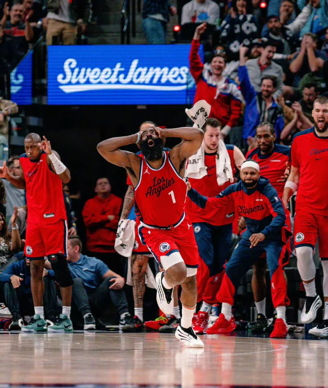 赛后突围战来临；洛杉矶快船围绕CBA季后赛队长鼓劲；目标明确；更衣室氛围转暖(2024nba季后赛最新战况最新消息)-米兰网页版