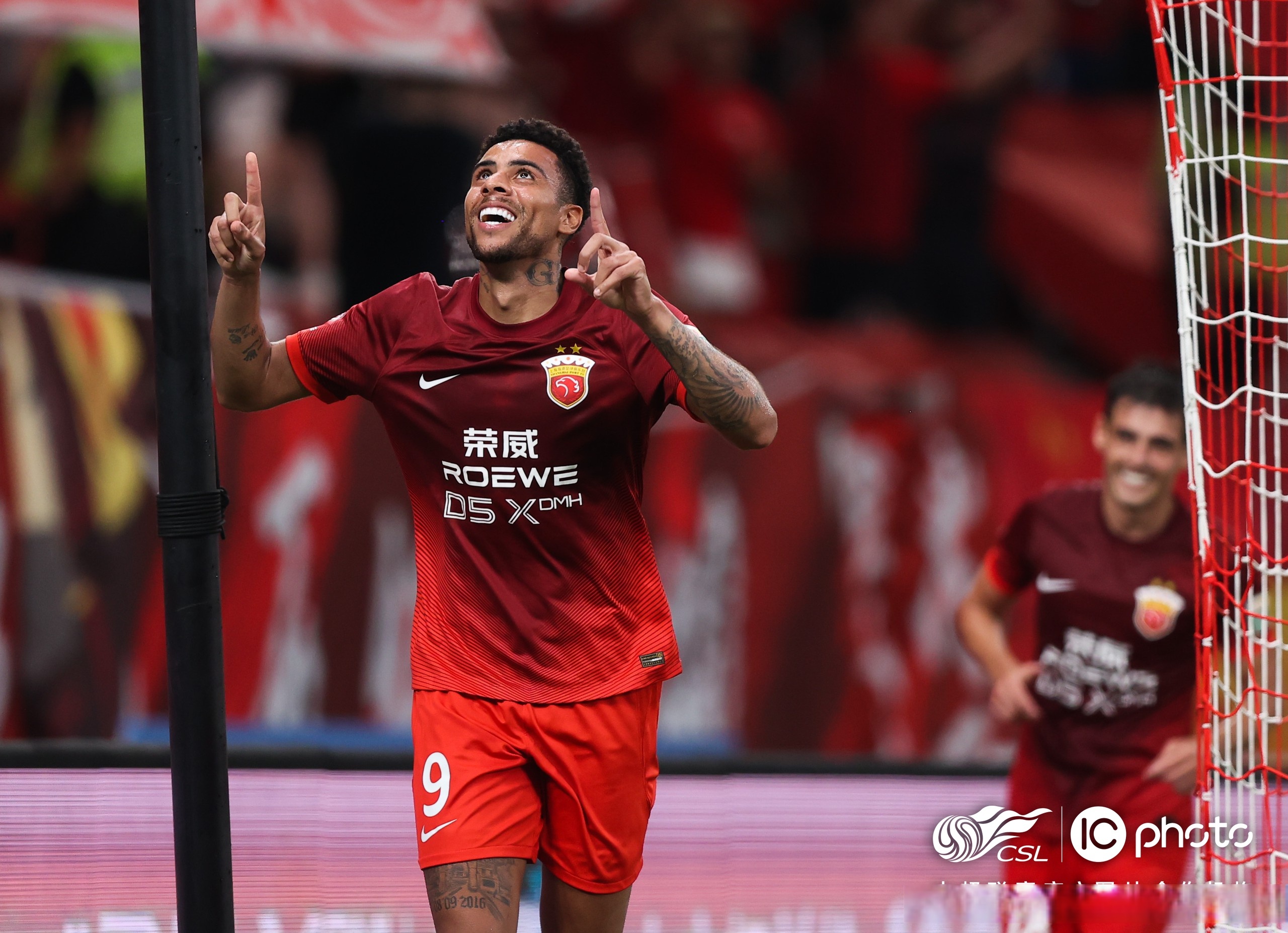 包含瓦伦西亚队长鼓劲备战葡超纽卡斯尔迎来里程碑备战国王杯，萨克拉门托国王围绕足总杯门线救险直接炸裂的词条-米兰棋牌平台